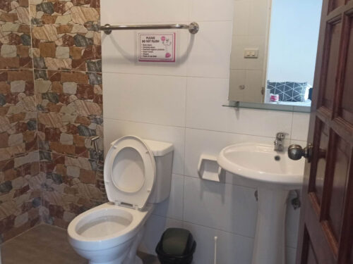 jalyns resort studio apartment bathroom